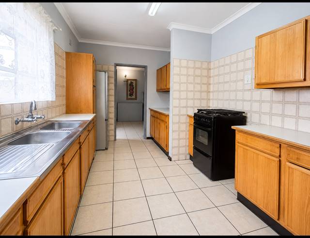3 BEDROOM FLAT FOR SALE IN THREE RIVERS